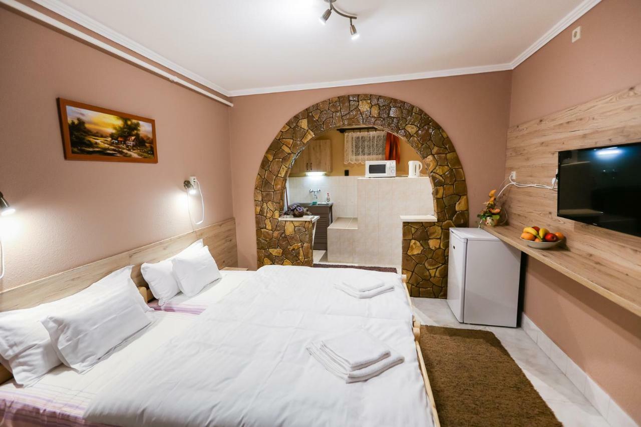 Lara Apartman Кішварда Екстер'єр фото