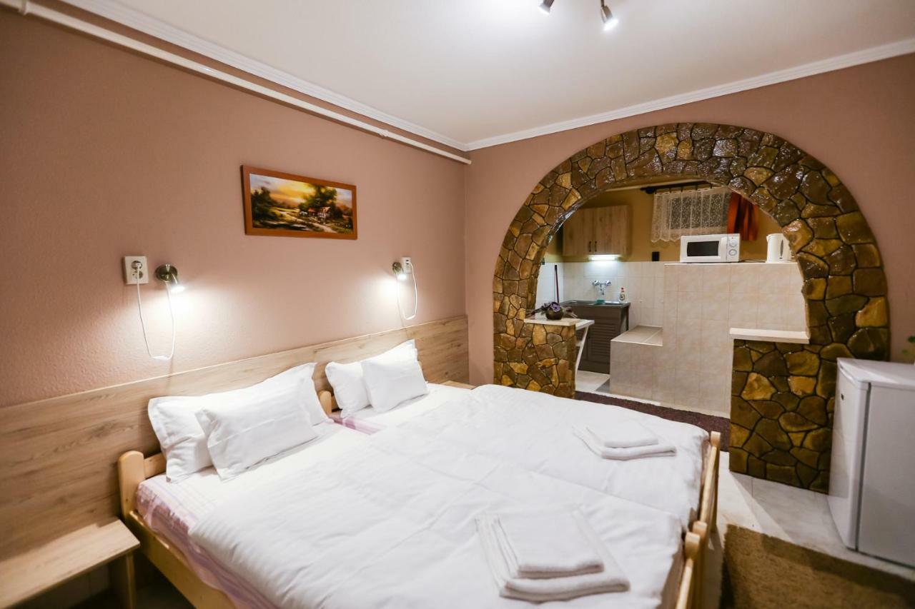 Lara Apartman Кішварда Екстер'єр фото